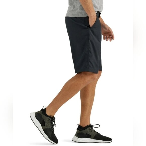 🖤 Wrangler Men's Black Outdoor Shorts – Size 42 NWT black cargo shorts new - Picture 4 of 16